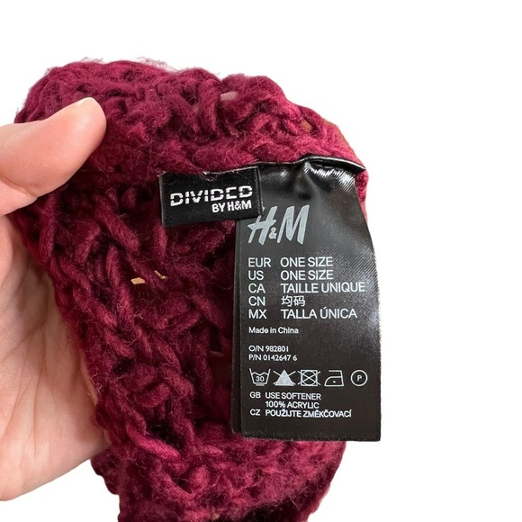 Divided by H&M Maroon Moss Stitch Knit Acrylic Infinity Scarf - Picture 6 of 8